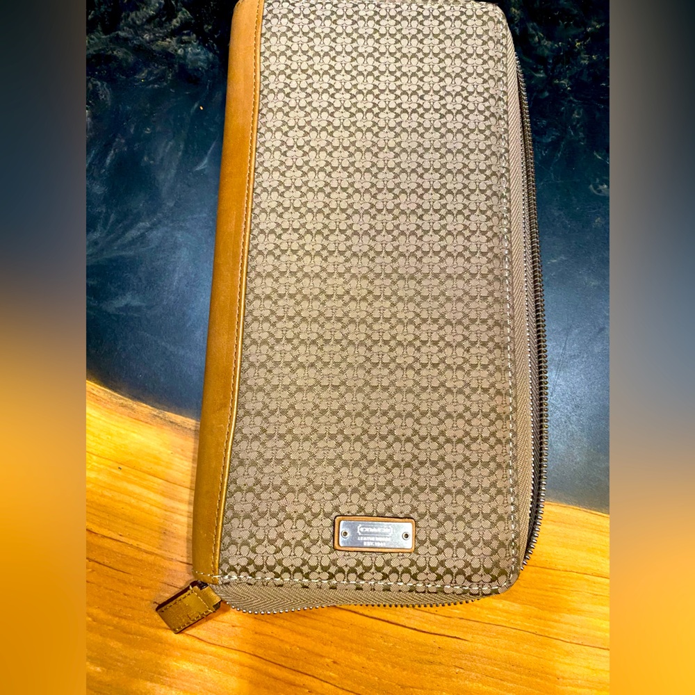 Coach Travel Organizer